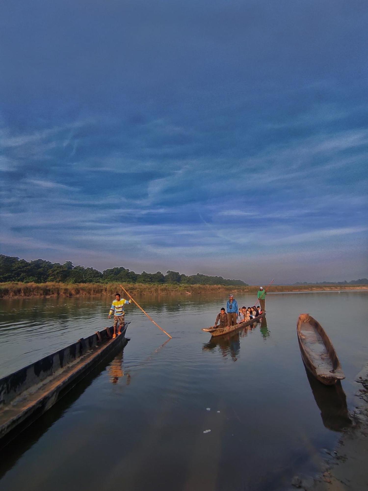 Hotel Tharu Garden, Sauraha Exterior photo